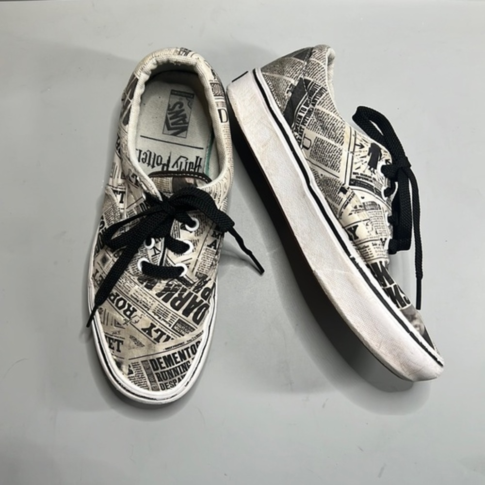Vans Harry Potter Era Daily Prophet Newspaper lace up sneakers size 5.5